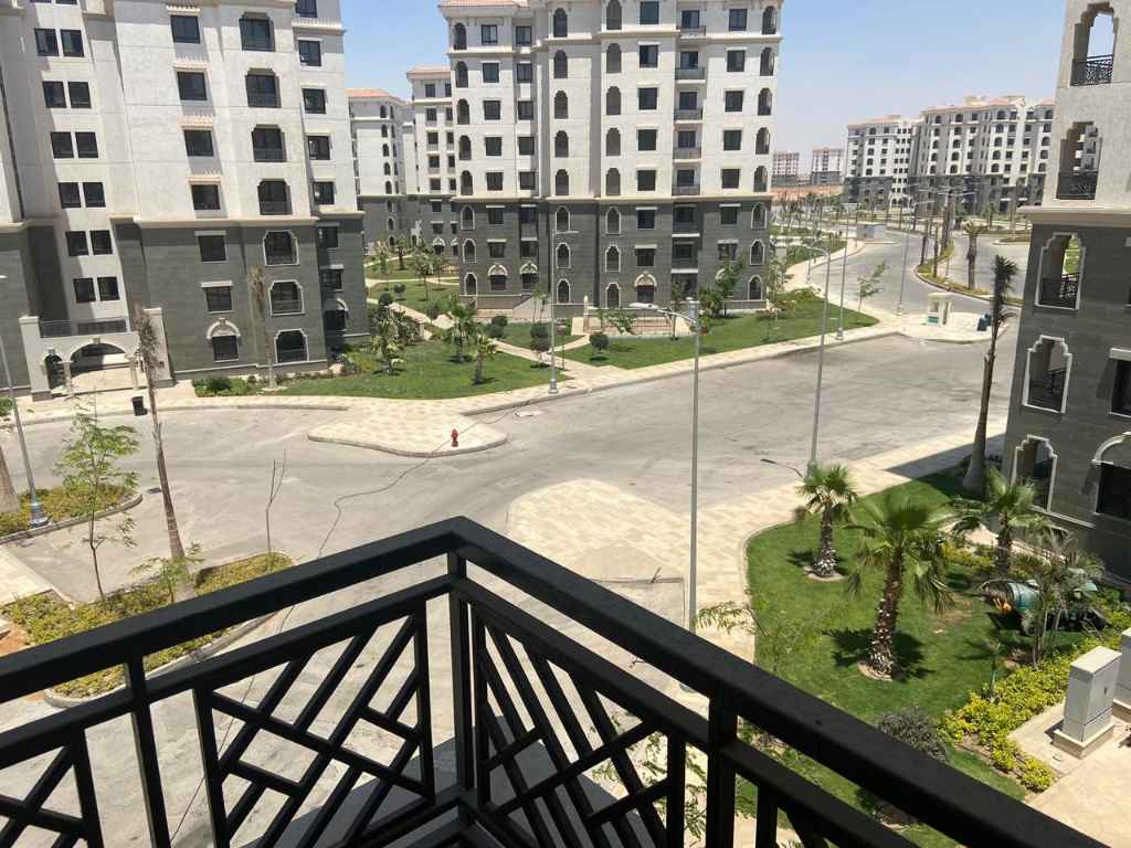 شقة جاهزة للايجار بكمبوند سيليا