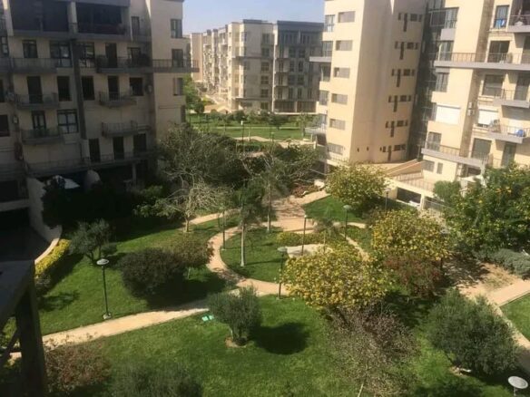 شقة للإيجار المفروش بمدينتي B8 - تايكون العقاري تقدم الراحة والفخامة 🏡