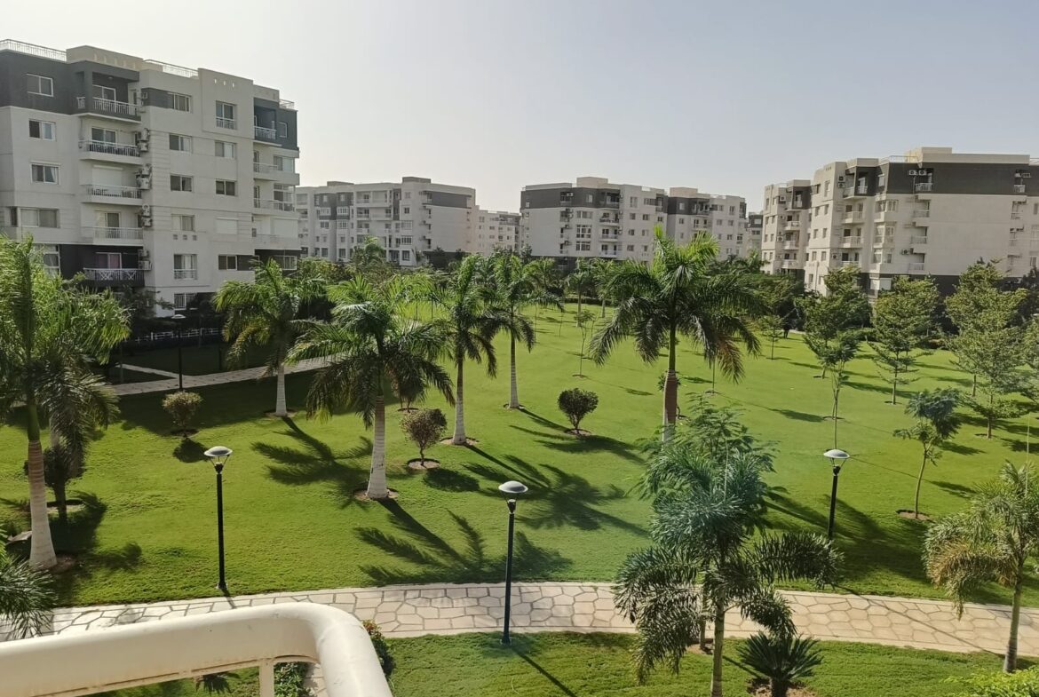 شقة للإيجار بموقع رائع في مدينتي B10