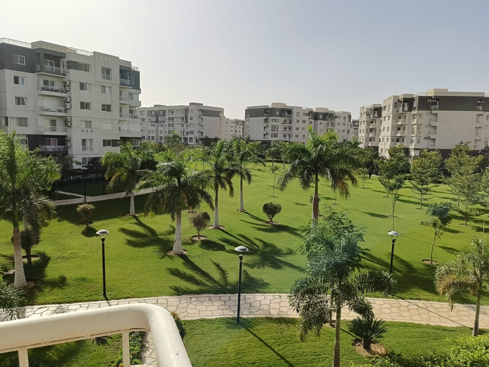 شقة للإيجار بموقع رائع في مدينتي B10 شقة للإيجار بموقع رائع في مدينتي B10