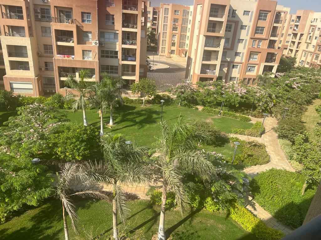 شقة كبيرة مفروشة بمدينتي B8
