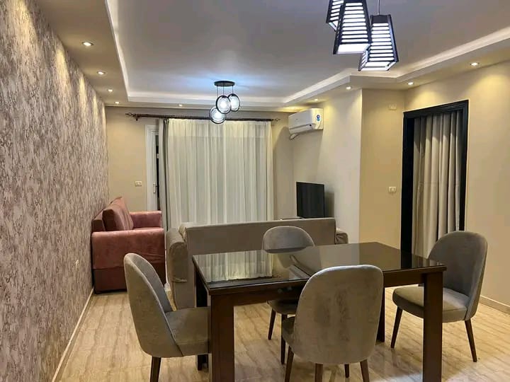 إيجار شقة بمدينتي B7 – موقع رائع وتشطيب فاخر - تايكون العقاري