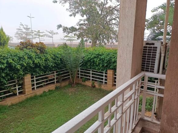 شقة بحديقة للإيجار المفروش - تايكون العقاري