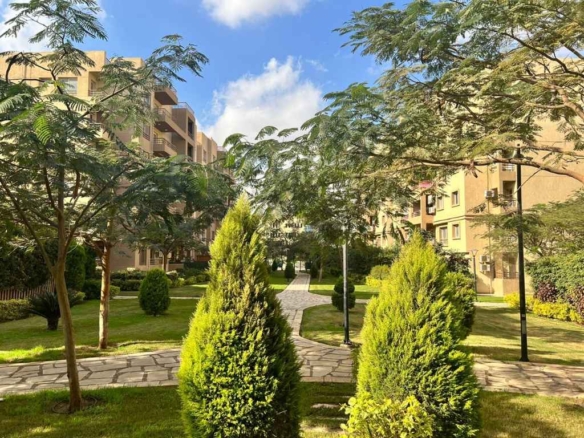 شقة بحديقة للبيع في مدينتي B6 مساحة 123 متر.