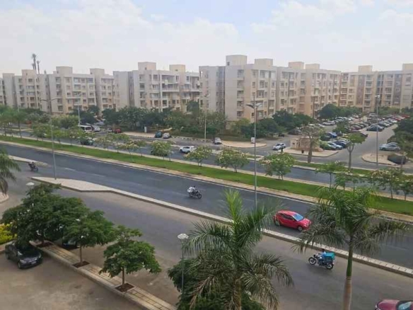 شقة فندقية للبيع بمدينتي B10 فيو شارع رئيسي