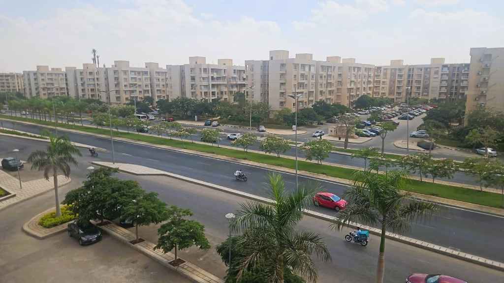 شقة فندقية للبيع بمدينتي B10 فيو شارع رئيسي