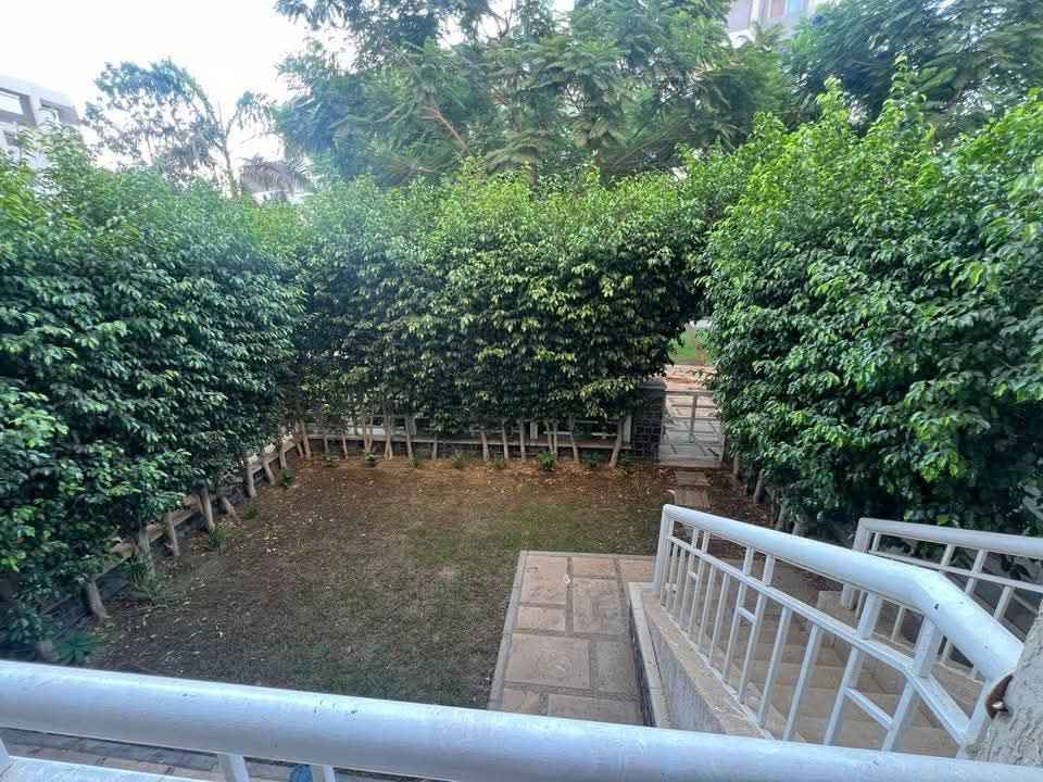 للبيع بمدينتي شقة أرضي بحديقة خاصة 40 متر في B10.