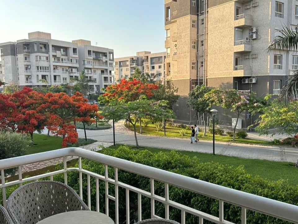 شقة 140م للبيع كاش بمدينتي B10 بتشطيبات خاصة.