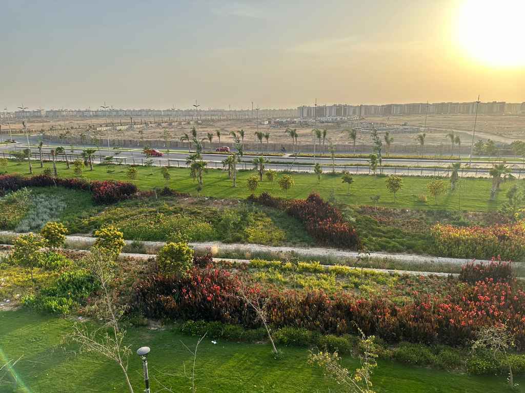 إطلالة مجرى السيل من شقة 210م للبيع في مدينتي B3.