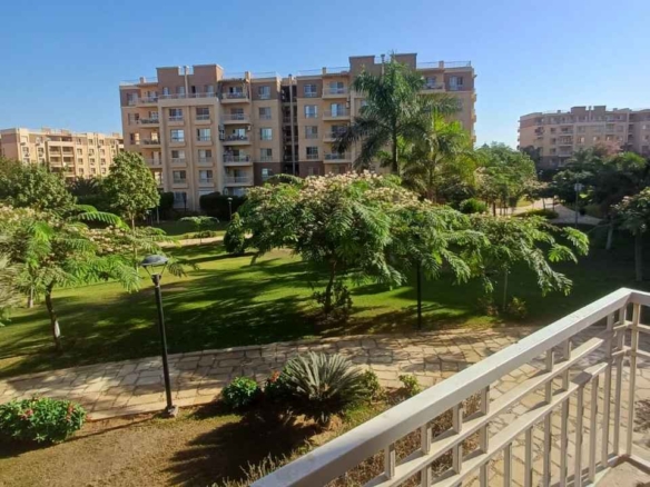 إطلالة الوايد جاردن من شقة 116م للبيع بمدينتي B11.