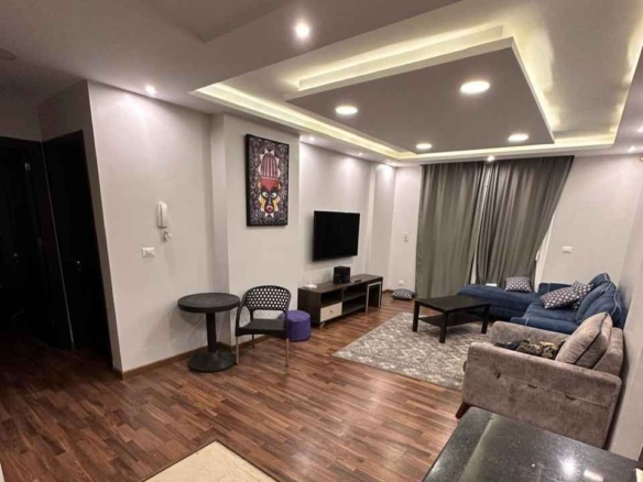 شقة للبيع بمدينتي B10 أمام الخدمات مباشرة بتشطيبات خاصة.