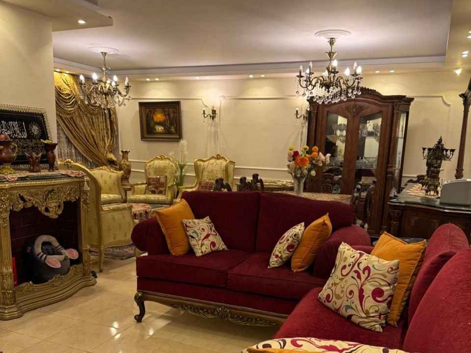 شقة للبيع بمدينتي فيو مباشر على مجرى السيل من التراس.