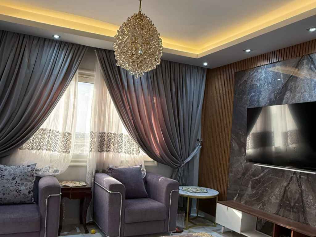 شقة مفروشة 140م للإيجار بمدينتي B12 بفيو على مجرى السيل.