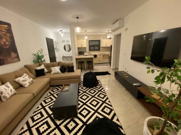 شقة مفروشة للإيجار في مدينتي مكيفة بالكامل