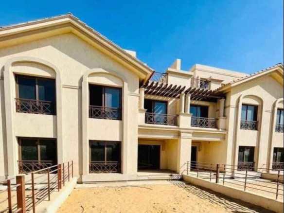 فيلا تاون هاوس للبيع في مدينتي فورسيزون عقد قديم