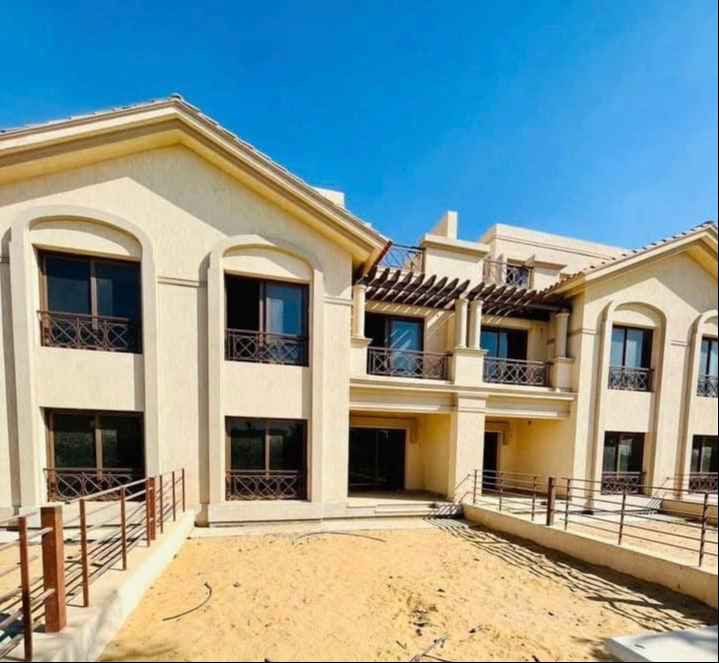 فيلا تاون هاوس للبيع في مدينتي فورسيزون عقد قديم