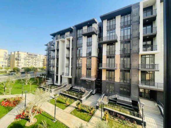 للبيع بمدينتي B8 شقة 78م بجوار النادي الرياضي.