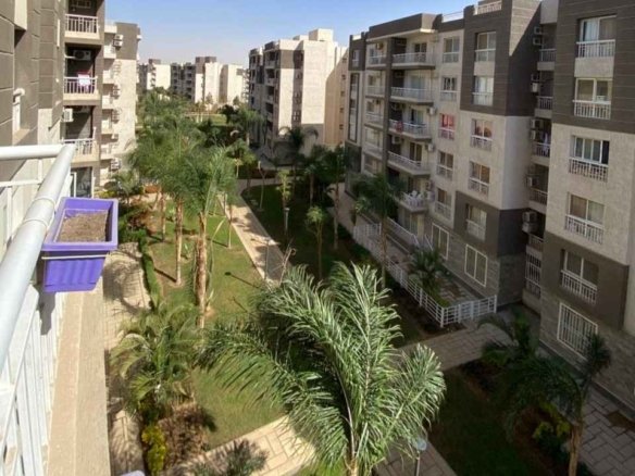 إطلالة الجاردن لـ شقة 116م للبيع في مدينتي B12 بفيو جاردن شاملة المطبخ.