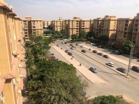 صورة توضح الإطلالة المفتوحة من التراس لشقة 120م للإيجار بقطاع 800 في مدينة المستقبل، مقدمة من تايكون العقاري.